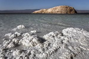 Images Dated 25th January 2000: Lac Assal, the lowest point on the African continent and the most saline body of water on earth