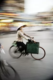 Images Dated 7th April 2007: Lady on bicycle with shopping, Hanoi, Vietnam, Indochina, Southeast Asia, Asia