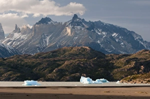 Patagonia Prints: Lago Grey, Torres del Paine National Park, Patagonia, Chile, South America
