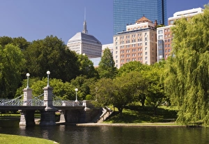 Images Dated 10th January 2000: Lagoon Bridge in the Public Garden
