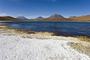 Images Dated 24th March 2008: Laguna Miscanti at an altitude of 4300m and the peak of Cerro Miscanti at 5622m
