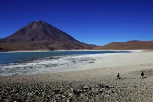 Images Dated 4th November 2010: The Laguna Verde or Green Lagoon with Volcan Licancabur in background