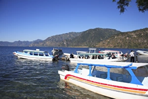 Images Dated 27th November 2007: Lake Atitlan, Guatemala, Central America

