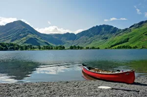 Cumbria Gallery: Lake Buttermere with Fleetwith Pike and Haystacks, Lake District National Park, Cumbria, England