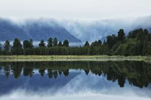 Images Dated 22nd April 2010: Lake Matheson, Westland Tai Poutini National Park, UNESCO World Heritage Site