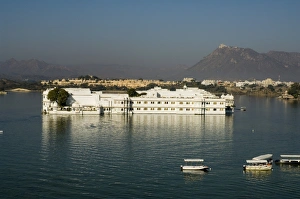 Lake Pichola Prints: The Lake Palace hotel on Lake Pichola