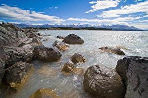 Lake Pukaki and snow capped mountains, Aoraki Mount Cook National Park, UNESCO World Heritage Site, Mackenzie District, South Island, New Zealand, Pacific