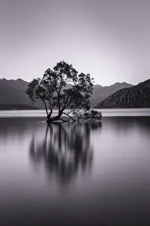 Lake Wanaka, Blue Hour, Mount-Aspiring National Park, UNESCO World Heritage Site, Otago