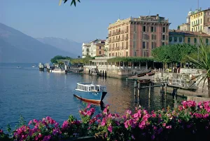 Residential Prints: Lakeside architecture