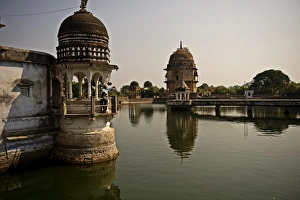 Tank Prints: Lakshman Mandir temple in Chanderi, Madhya Pradesh, North India, Asia