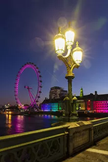 Ferris Wheel Collection: Lamp on Westminster Bridge with London Eye and London Aquarium in background at sunrise, London