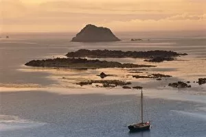 Images Dated 29th November 2007: Lampaul Bay in the evening, Ouessant Island, Finistere, Brittany, France, Europe
