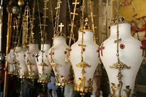 Images Dated 14th September 2007: Lamps over the Stone of the Anointing, Church of the Holy Sepulchre, Jerusalem, Israel