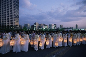 Lantern parade at beginning of Buddhas birthday evening