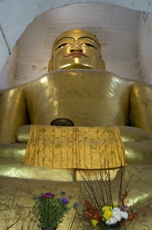Traditionally Myanmarian Prints: Large seated Buddha, Manuha Paya, Bagan (Pagan), Myanmar (Burma), Asia