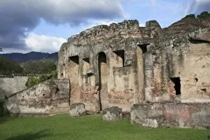 Images Dated 1st December 2007: Las Capuchinas, Convent Ruins, Antigua, UNESCO World Heritage Site, Guatemala
