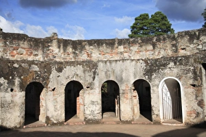 Images Dated 1st December 2007: Las Capuchinas, Convent Ruins, Antigua, UNESCO World Heritage Site, Guatemala