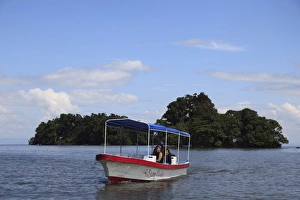 Images Dated 9th November 2009: Las Isletas, Archipelago of 365 Islands, Lake Nicaragua, Granada, Nicaragua