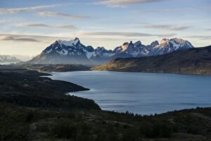 Images Dated 14th December 2008: Late afternoon light in the Torres del Paine National Park, Patagonia, Chile, South America