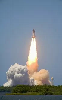 Launch of Space Shuttle Discovery from launchpad 39a on 4th July 2006, seen from the NASA Causeway, Cape Canaveral