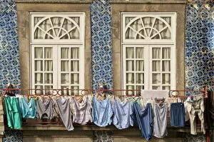 Images Dated 4th October 2009: Laundry hanging from window in the Ribeira Quarter, Oporto, Portugal, Europe
