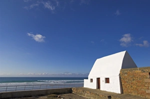 Images Dated 2nd November 2007: Le Don Hilton or St. Peters Guardhouse, St. Ouens Bay, Jersey, Channel Islands