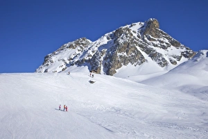 Ski Resort Prints: Le Serac blue piste, winter sun, Champagny, La Plagne, French Alps, France, Europe