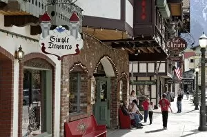 Images Dated 27th April 2006: Leavenworth Bavarian village built in 1960, Chelan County, Washington State