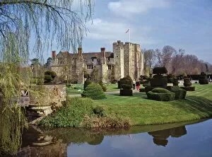 Kent Collection: Leeds Castle, first used as a royal castle in the 9th century