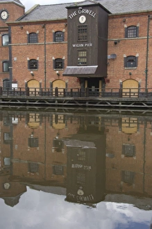 Images Dated 9th August 2009: The Leeds and Liverpool Canal at Wigan Pier, as in the book by George Orwell