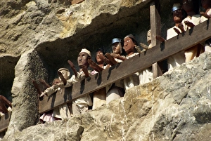 Lemo cliff tombs