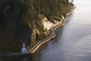 Images Dated 12th April 2009: Light beacon on the seawall promenade in Stanley Park, Burrard Inlet, Vancouver