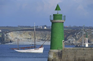Camaret Prints: Lighthouse, Camaret, Crozon Peninsula, Finistere, Brittany, France, Europe