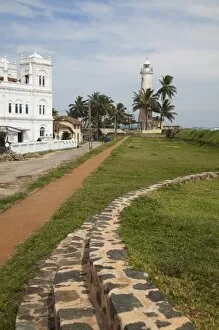 Lighthouse and mosque in Galle Fort, UNESCO World Heritage Site, Galle, Sri Lanka, Asia