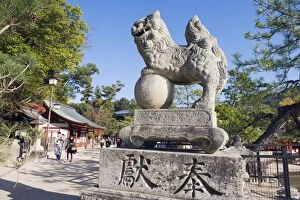 Images Dated 26th November 2009: Lion statue at Itsukushima Shrine, UNESCO World Heritage Site, Miyajima Island