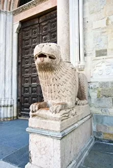 Lions, exterior of the Duomo, Parma, Emilia Romagna, Italy, Europe
