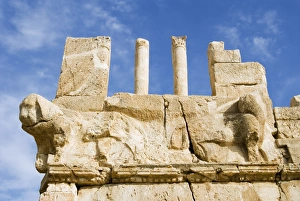 Images Dated 15th October 2007: Lions, Qasr Iraq El Amir (Qasr Al Abd) (Fortress of Servant), Wadi as Sir
