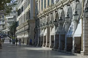 Liston Arcades, favouted meeting place at shaded tables for morning coffee, Corfu, Greek Islands, Greece, Europe