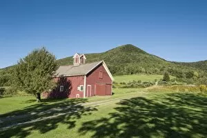 Images Dated 30th August 2011: Little farm in the mountains in Dorset, Vermont, New England, United States of America
