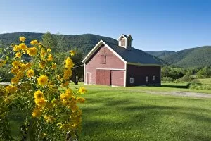 Images Dated 30th August 2011: Little farm in the mountains in Dorset, Vermont, New England, United States of America
