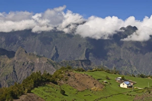 Images Dated 30th July 2007: A little house in the Cirque de Cilaos, La Reunion, overseas department of France, Africa
