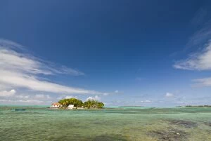 Little island just off shore of Mahebourg, Mauritius, Indian Ocean, Africa