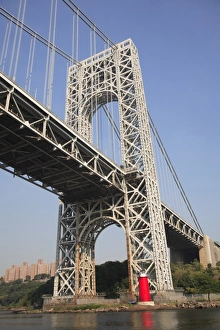 Images Dated 22nd September 2007: Little Red Lighthouse, George Washington Bridge, New York City, United States of America