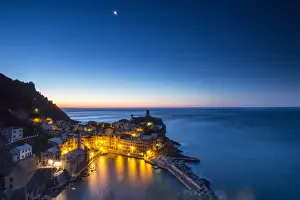 The little village of Vernazza at night, Cinque Terre National Park, UNESCO World Heritage Site, Liguria, Italy, Europe
