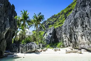Palawan Prints: Little white beach and crystal clear water in the Bacuit archipelago