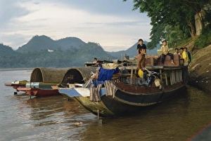 Mekong Prints: Local boats