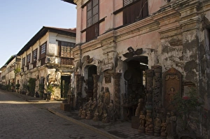 Local handicraft shop in Spanish Old Town