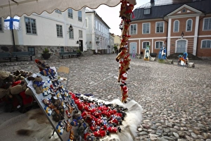 Images Dated 21st June 2009: Local handicrafts stall and medieval Town Hall, Old Town Square, Porvoo