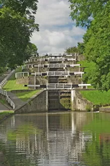 Images Dated 3rd January 2000: The five lock ladder on the Liverpool Leeds canal, at Bingley, Yorkshire