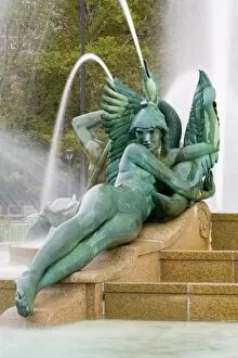 Images Dated 30th September 2008: Logan Square Fountain, Parkway Museum District, Philadelphia, Pennsylvania